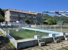 維新小学校 プール