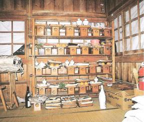 新本両国司神社の赤米の神饌