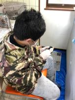 カ-トリッジを拭く作業