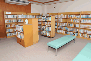 図書室　(2階)