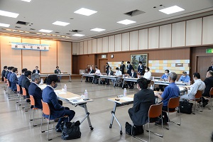 17日 中国経済産業局長、協同組合ウイングバレイ各社と意見交換の画像