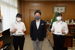 9日 中国学園・短期大学のインターンシップ生に辞令を交付の画像