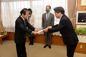 27日　第2次総社市総合計画後期基本計画について答申を受けるの画像