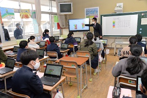24日　一人一台の端末を活用した授業を実施の画像2