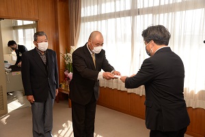 10日　サン直広場ええとこそうじゃ組合から寄付の画像