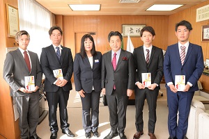 5日　就業奨励金交付式への画像