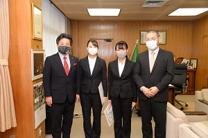 16日　川崎医療福祉大学のインターンシップ生の政策提言を表彰の画像