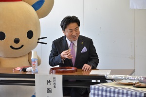 24日　学生と洋菓子店が共同開発した赤米クッキーの完成報告会への画像1