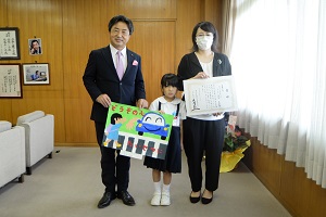 28日　交通安全ポスターコンクール表彰式の画像