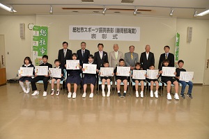 30日　総社市スポーツ振興表彰（藤岡郁海賞）表彰式への画像2
