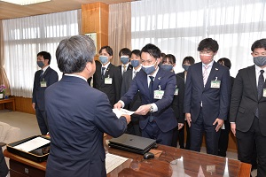 24日　派遣職員に辞令交付の画像