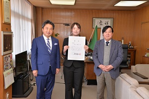 13日　くらしき作陽大学のインターンシップ生の政策提言を表彰の画像