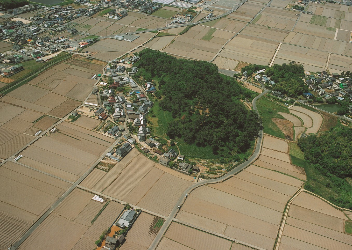 全国で10番目の前方後円墳「作山古墳」の画像