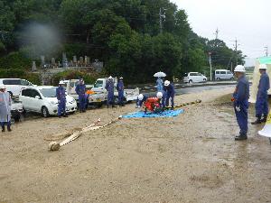 消防団による放水訓練の画像