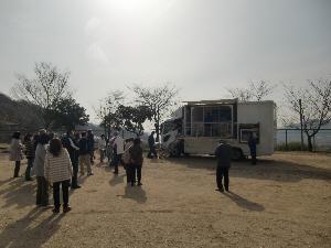 あおいハイツ自治会自主防災組織での地震体験車の画像