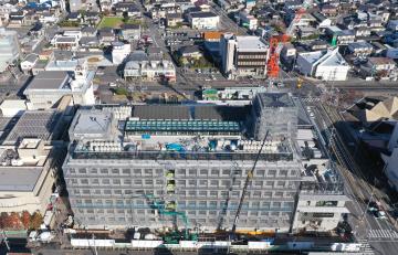 外観の様子です。庁舎棟側のタワークレーンは解体が完了しました。(令和6年11月28日撮影)の画像