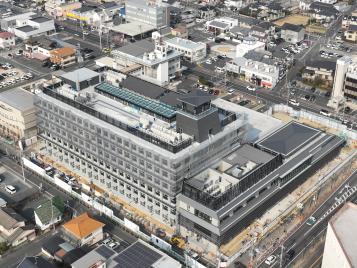 8階塔屋部分の外部足場が解体され、外装工事は完了しました。（令和7年1月24日撮影）の画像