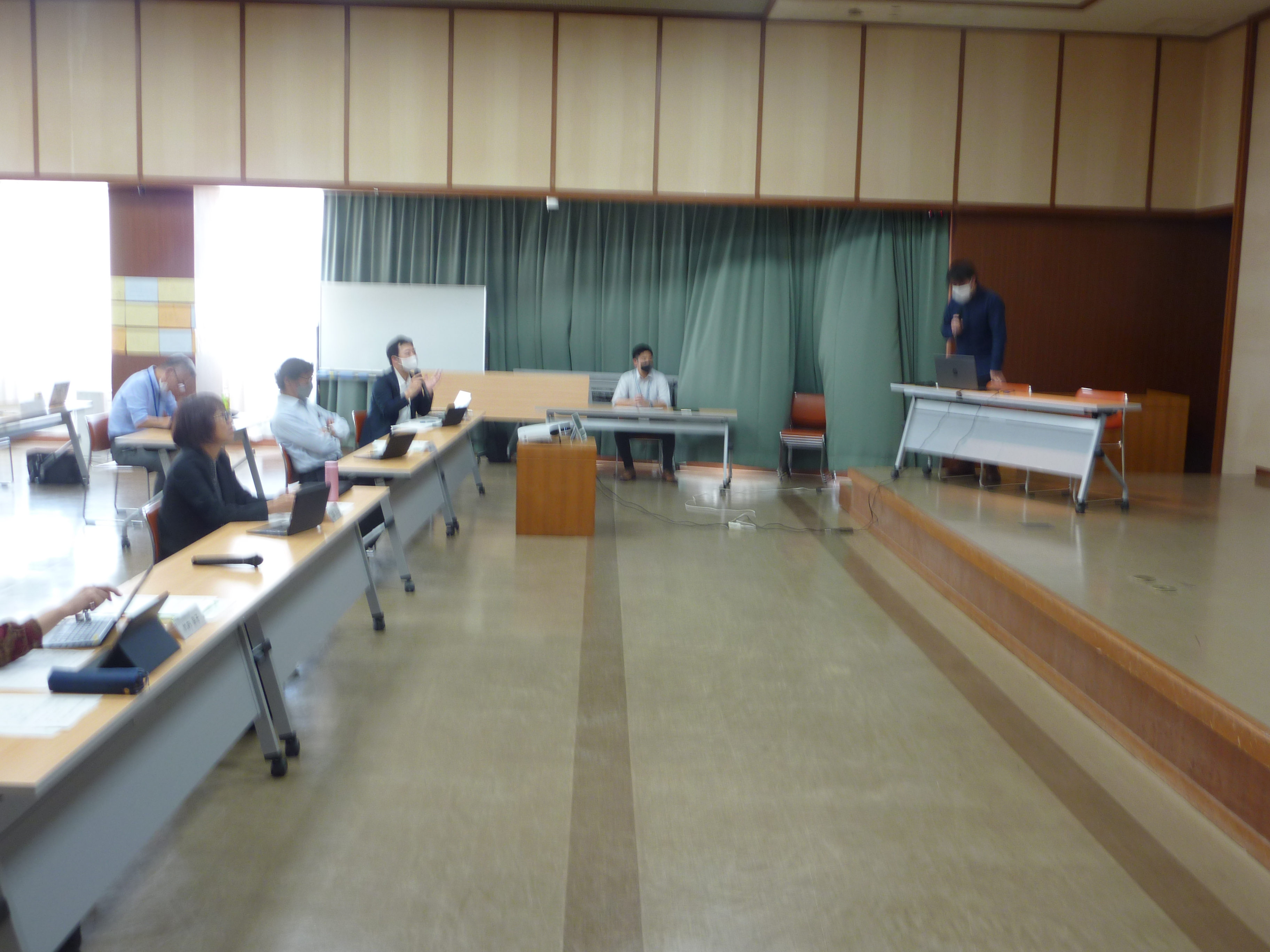 質疑の様子の画像