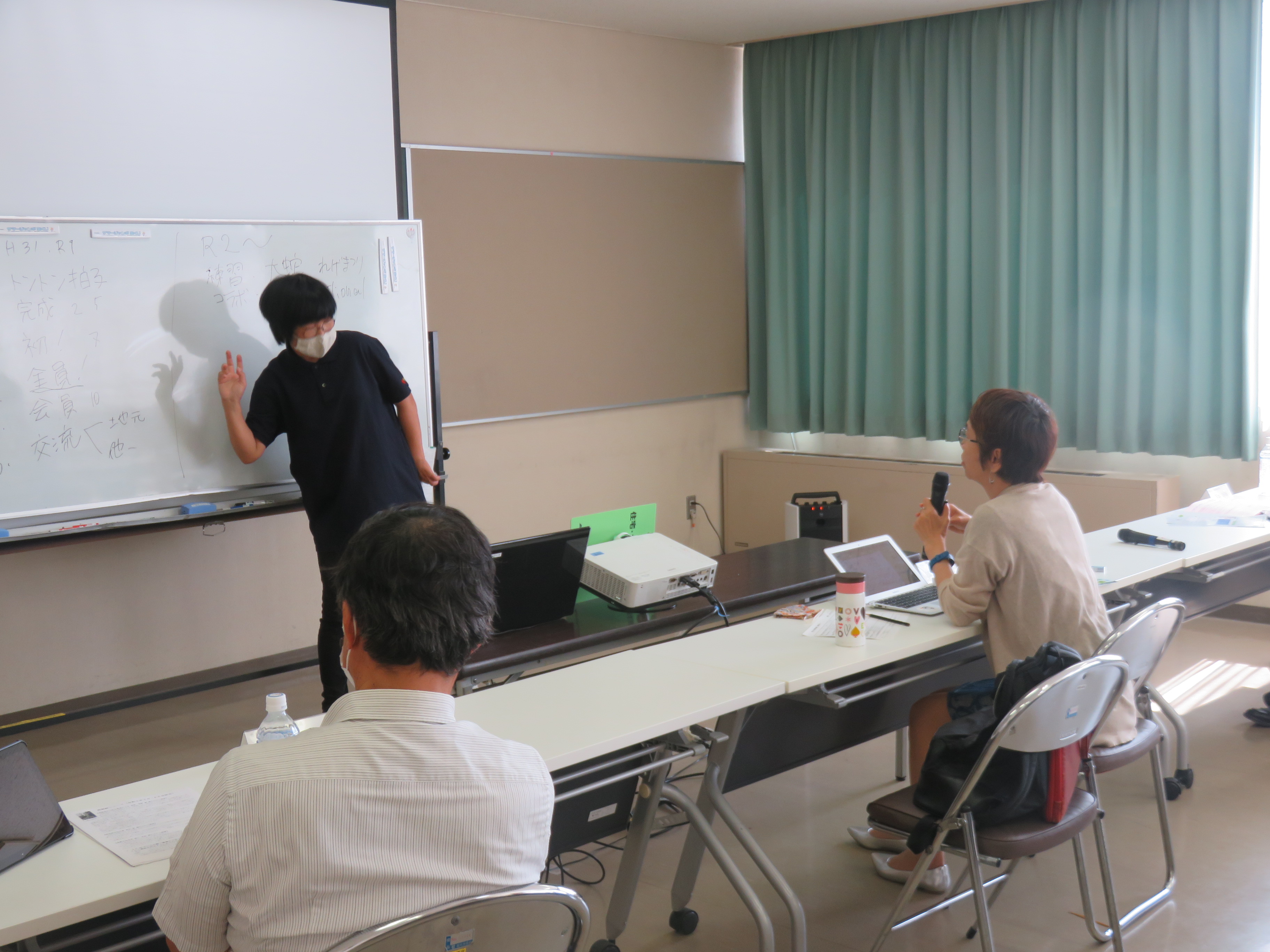 質疑の様子の画像