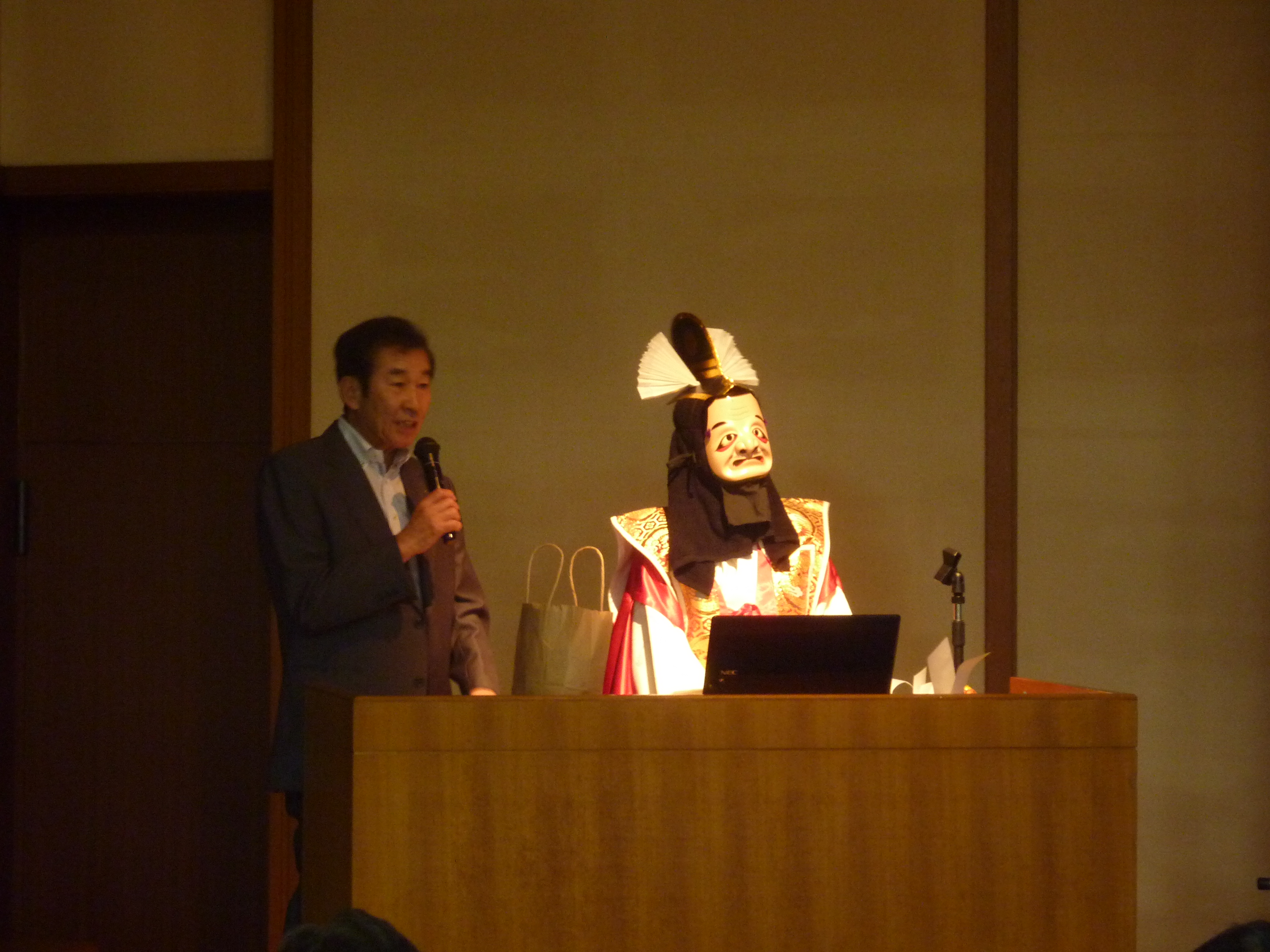 中間報告の様子の画像2