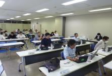 中間報告会・交流会の様子の画像1