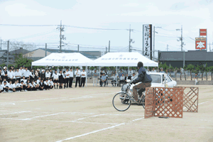 車との接触事故の画像