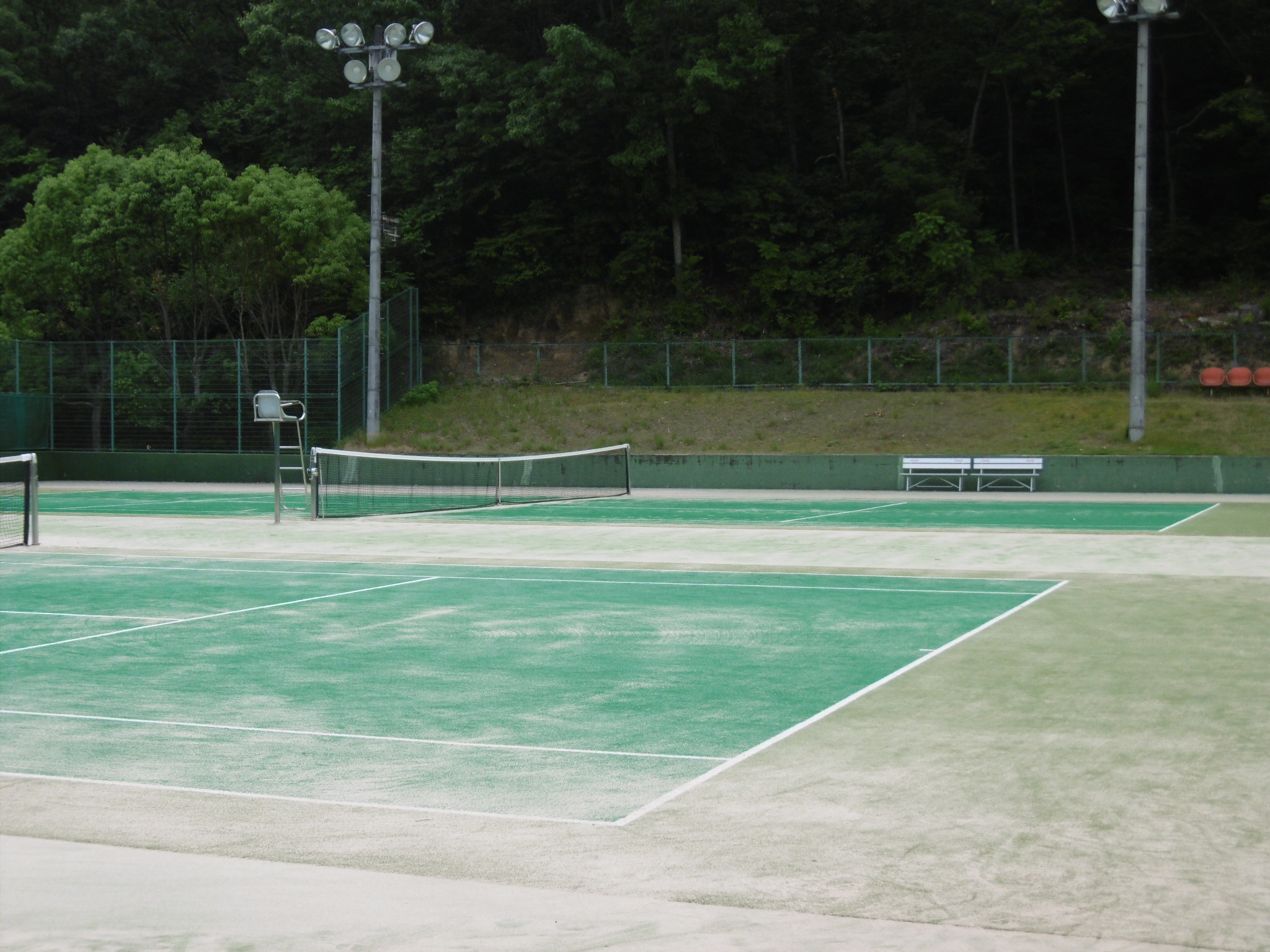 テニスコートの画像