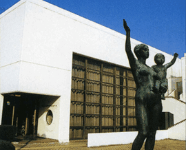 勤労青少年ホーム外観