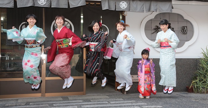 着物を着た女性の画像