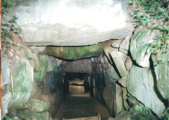 こうもり塚古墳石室の画像