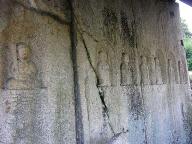 七体の磨崖仏の画像