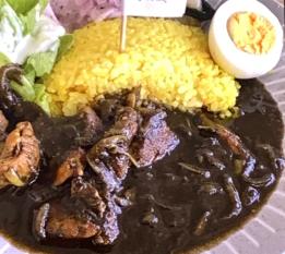 ​竹炭パウダーを使用したカレーの画像