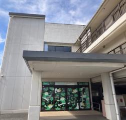 総社駅を出て右,交番を通り過ぎたらすぐのビルです!の画像1