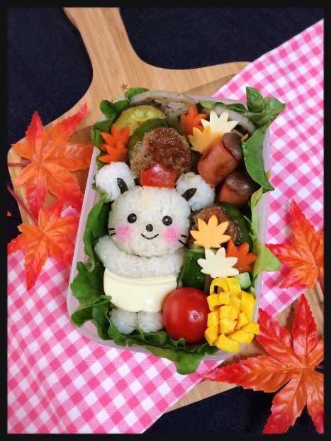 秋を楽しむチュッピーの画像