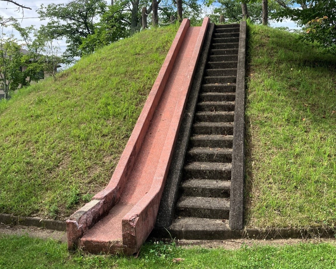 滑り台遠景