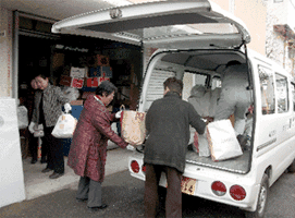 家庭用雑がみ搬入風景