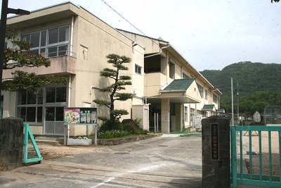 総社西小学校の画像