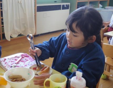 ホットドックづくりたのしいな。の画像