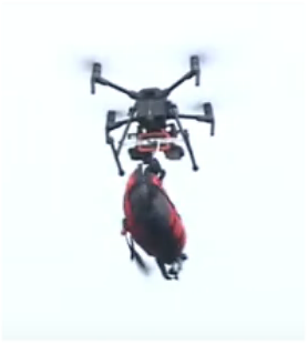 作業用多機能ドローンがライフジャケットを搬送する画像