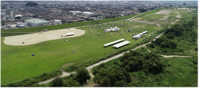 空撮・記録用ドローンを使用して撮影した河川敷の画像