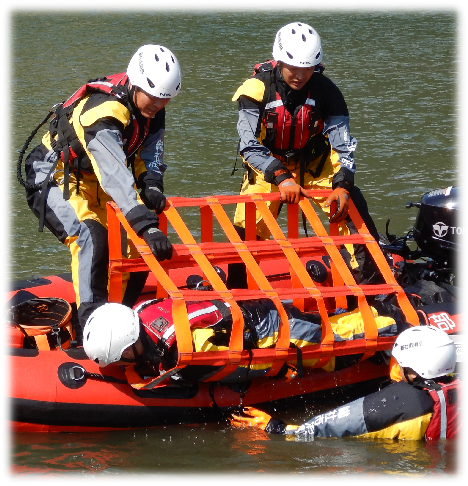 ファイバーライトクレードルを使用して救助する画像