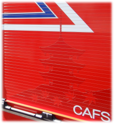 消防ポンプ自動車にデザインされた五重塔の画像