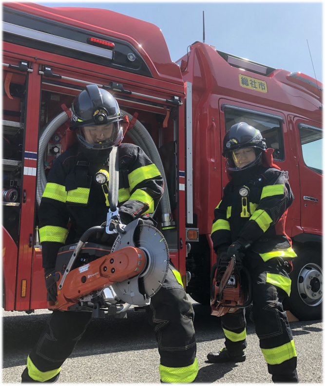 化学消防ポンプ自動車に積載された救助資器材の画像