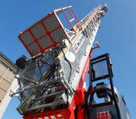 はしごを最大角度に起梯した写真