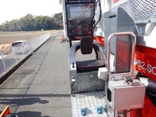 車体右側ターンテーブル上はしご操作台の画像