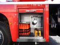 消防車の車体左後方格納庫の中の画像