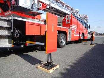 アウトリガー・ジャッキ展開の画像