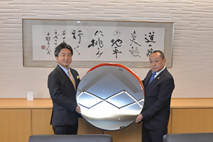 7日　交通安全資機材の贈呈式への画像