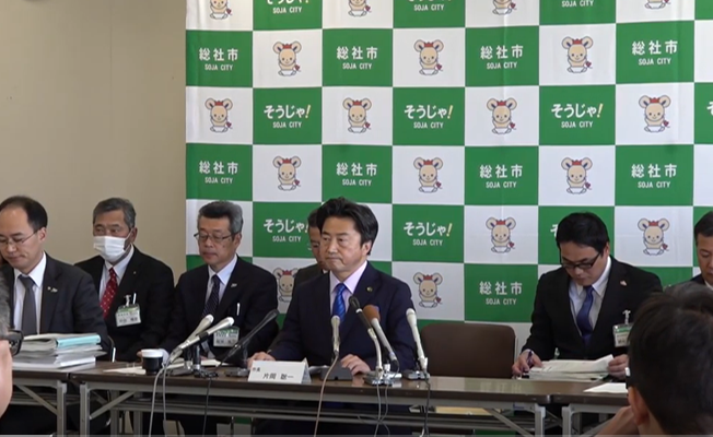 2月定例市議会前　記者会見の画像