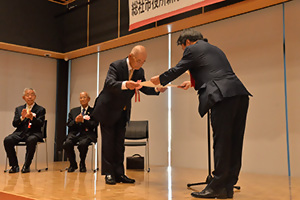 21日　新庁舎開庁式、感謝状贈呈式への画像2